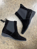 Boots Luxury Designer By Ferragamo In Black, Size:7