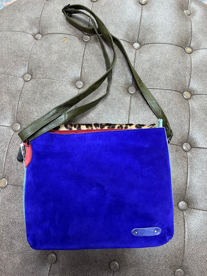 Crossbody By Clothes Mentor In Animal Print, Size:Medium