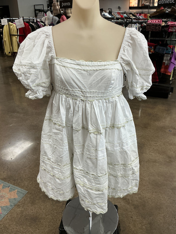 Dress Casual Short By Clothes Mentor In White, Size:L