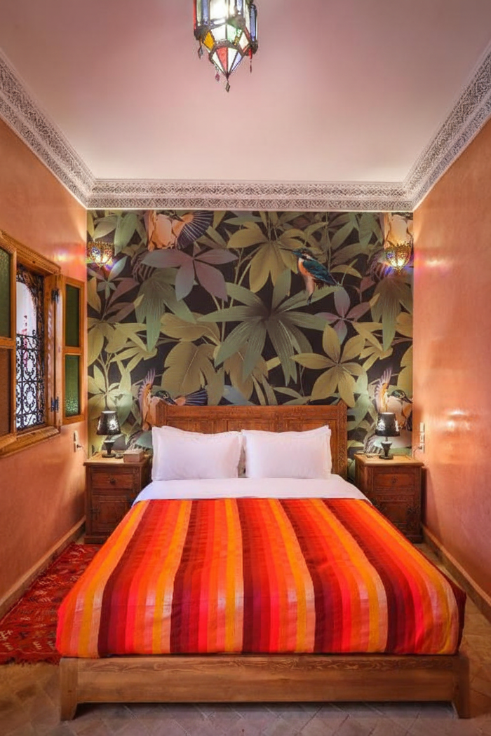 Moroccan bedroom with flat wall and Kingfisher mural