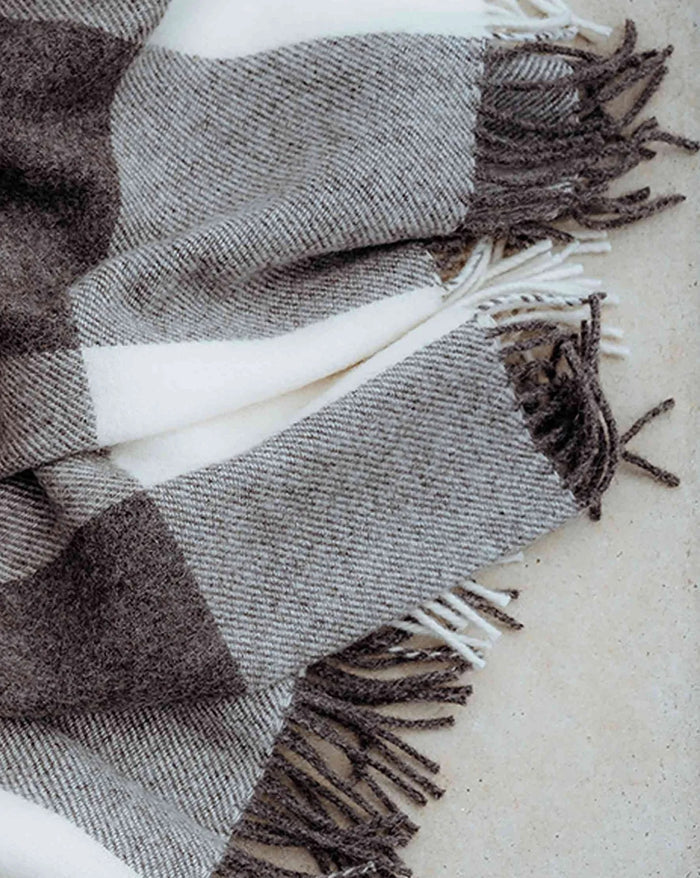 Lake Hayes Throw 2 Colours