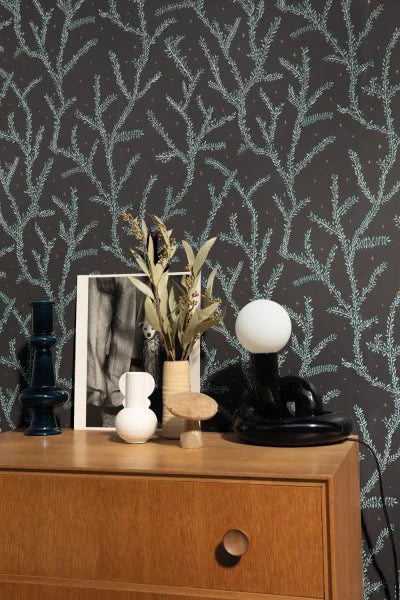 Little Woods Wallpaper - Vert Fond Noir - Discontinuing