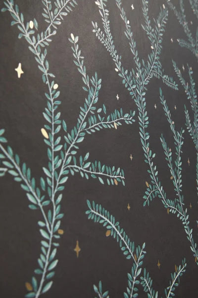 Little Woods Wallpaper - Vert Fond Noir - Discontinuing