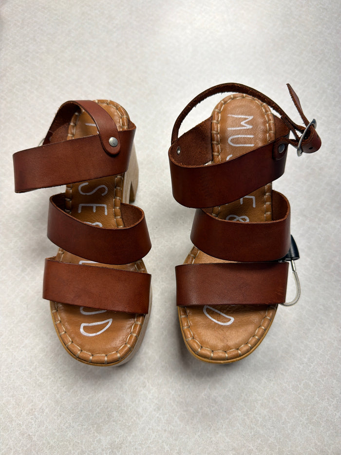 Sandals Heels Platform By Clothes Mentor In Brown, Size:5
