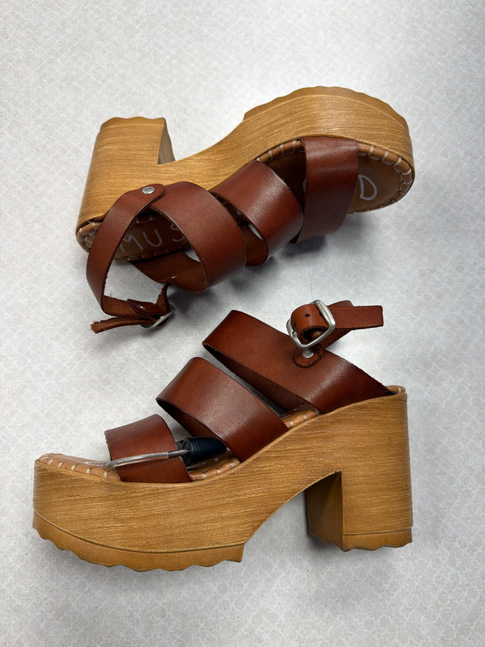 Sandals Heels Platform By Clothes Mentor In Brown, Size:5