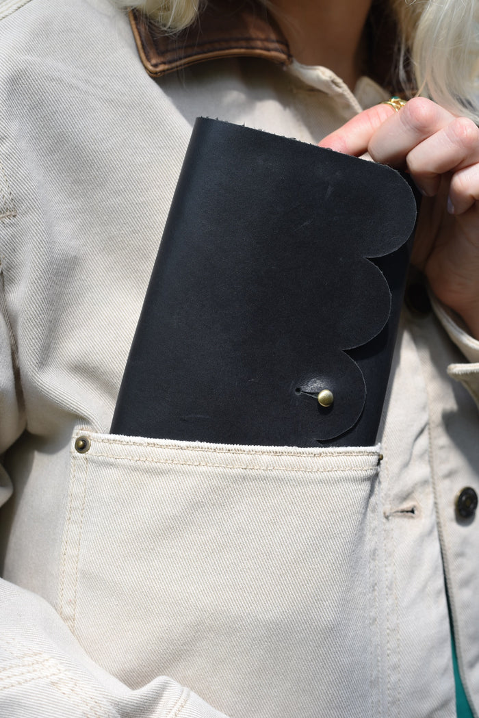 611fc05e3c4ce80992caae23_scallop-fo-wallet-black-close2_1785430230646.png