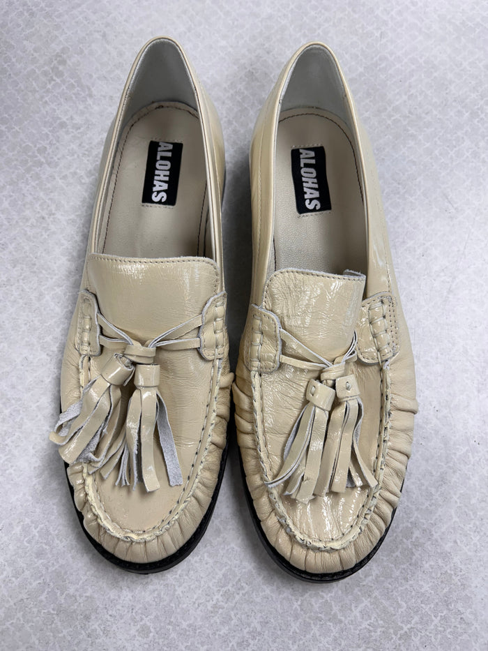 Shoes Flats By ALOHAS In Cream, Size:7