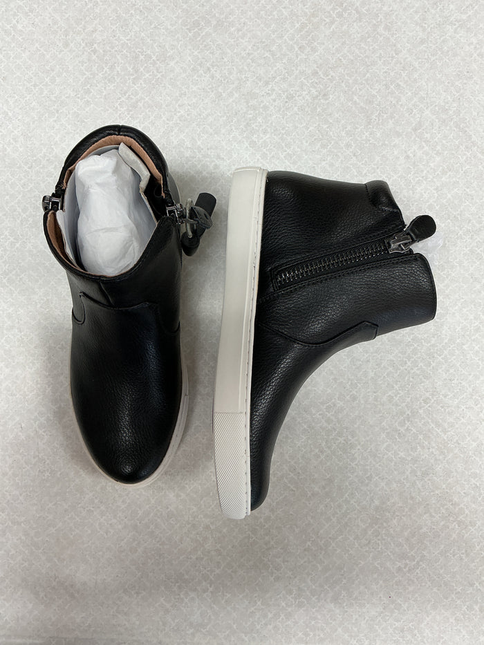 Shoes Sneakers By Gentle Souls In Black, Size:6.5