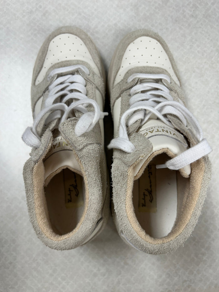 Shoes Sneakers By Vintage Havana In Tan & White, Size:9