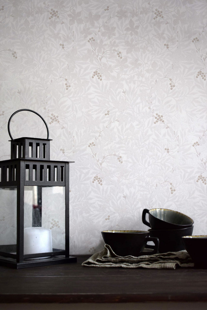 Vinbarsblad Wallpaper - White/Silver - Discontinuing - 21 Left